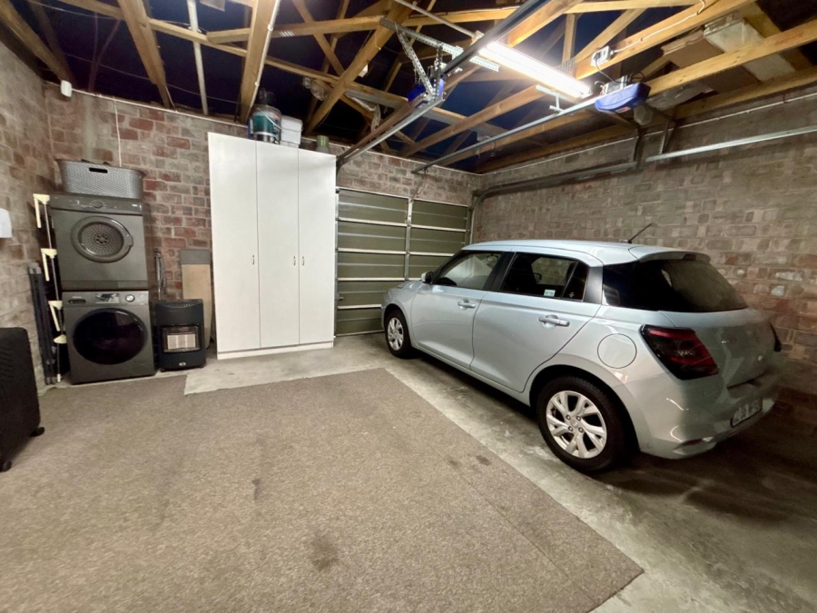 To Let 3 Bedroom Property for Rent in Windsor Park Estate Western Cape